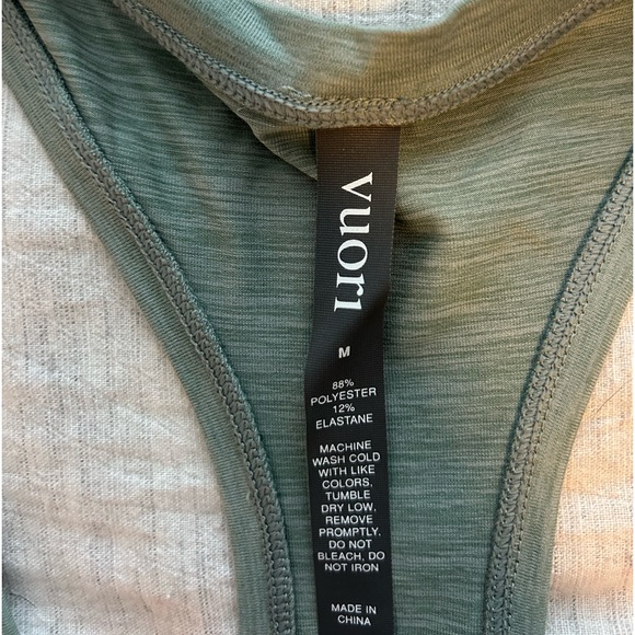 Vuori Lux Performance Tank - Picture 4 of 5